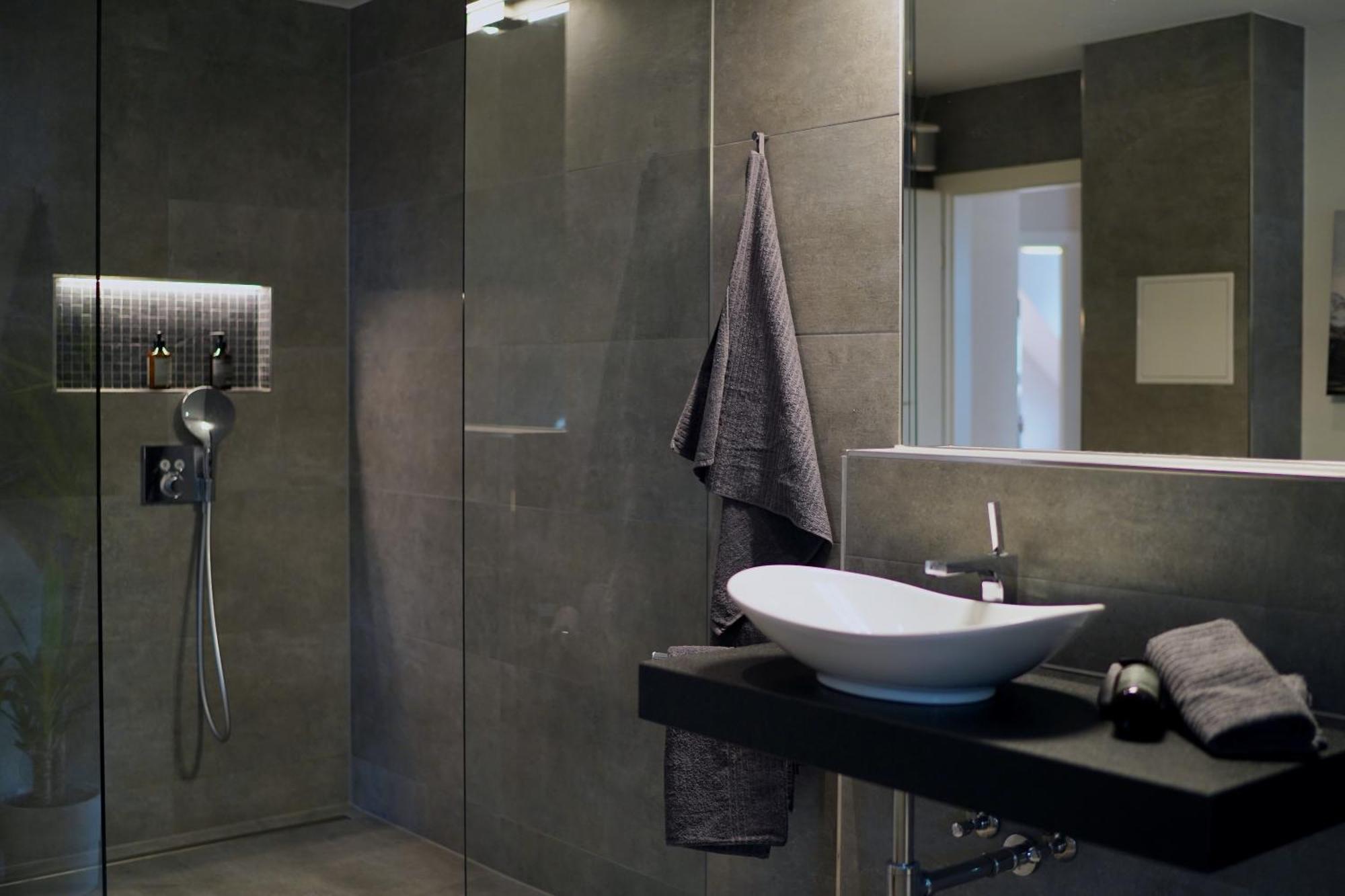 צוויקאו Edler Wohnraum Noble Stadtoase Mit Boxspringbett, Kaffeevollautomat & Parkplatz מראה חיצוני תמונה