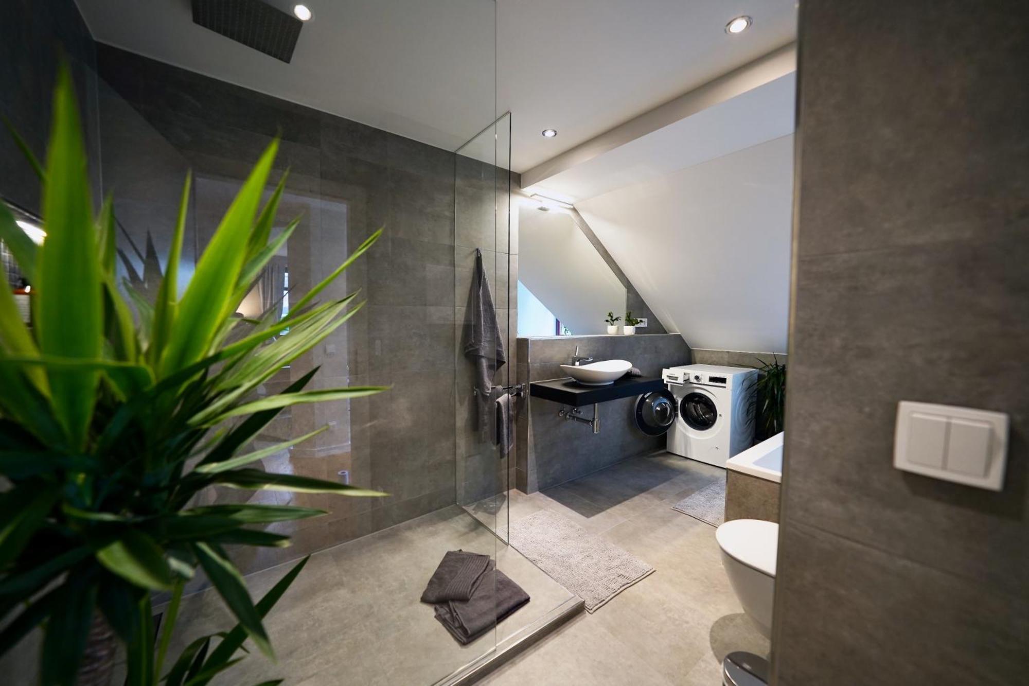 צוויקאו Edler Wohnraum Noble Stadtoase Mit Boxspringbett, Kaffeevollautomat & Parkplatz מראה חיצוני תמונה